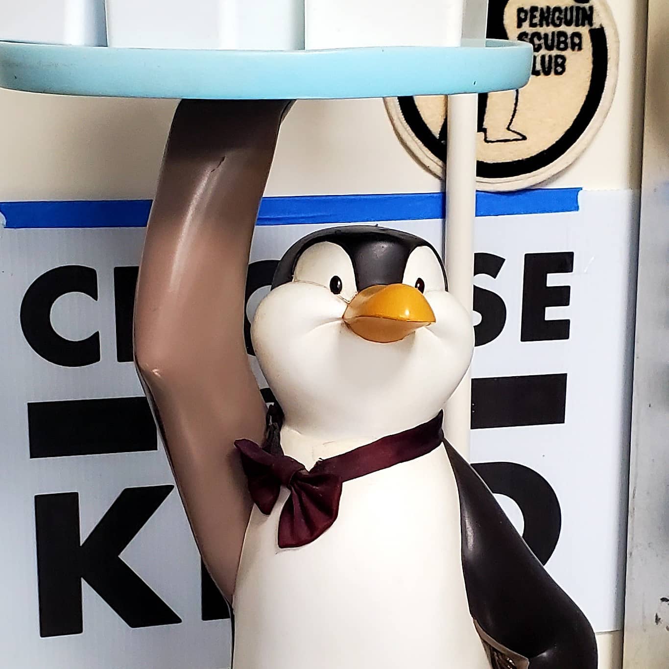 penguin holding plate